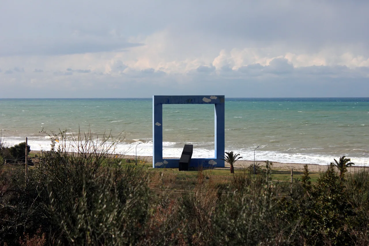 Spiaggia e mare a Villa Margi con la Finestra sul mare sul lungomare